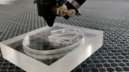 Ofertas mensais Couro de madeira acrílica de alta velocidade personalizado Pano CO2 Máquina de corte e gravação a laser CNC